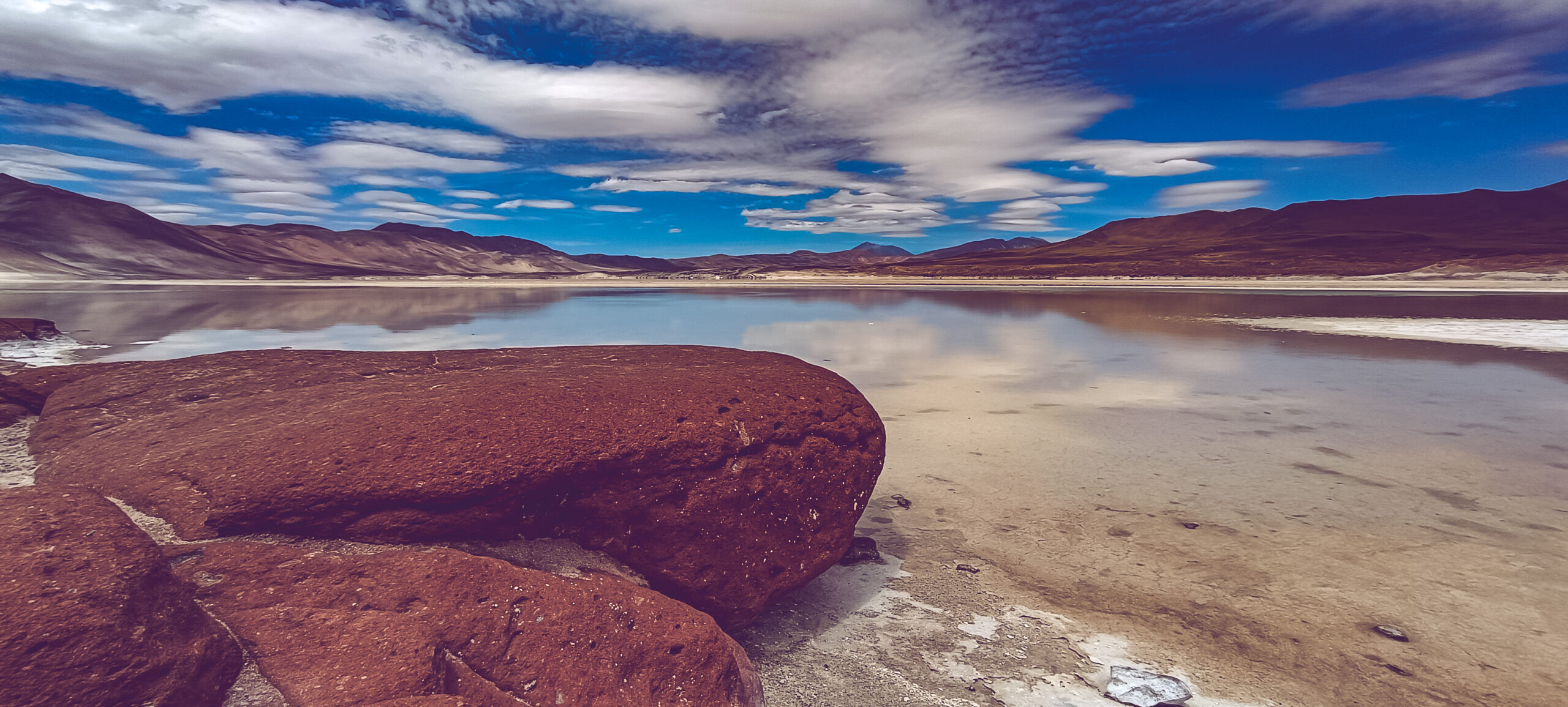 Piedras rojas y lagunas altiplanicas san pedro de atacama